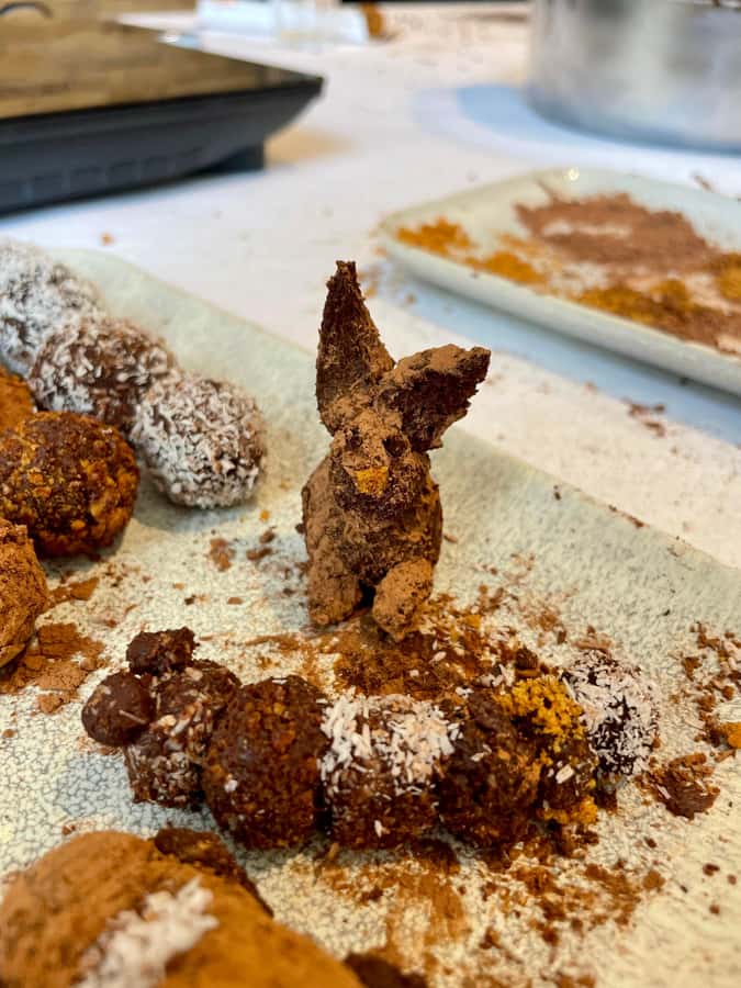 1.5h Cusco Chocolate Workshop - Truffles & Hot Chocolate - Hot chocolate while the truffles chill