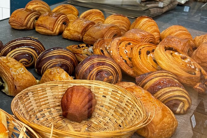 #1 Montmartre Pastries & Chocolate Food Tour with 6+ Tastings - Macarons, chocolate, and meringue
