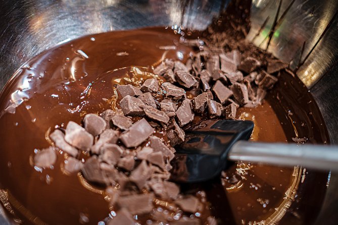 2.5h Belgian Chocolate Pralines Workshop in Brussels - You take home a serious amount of chocolate