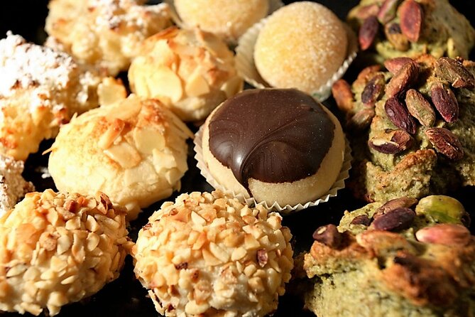 A Sweet Stroll Through Venice: Pastries, Chocolate, and Gelato - Handmade chocolate at VizioVirtù Cioccolateria