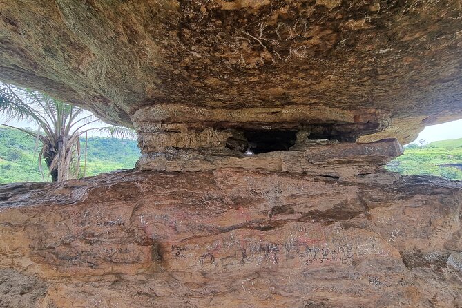 Aburi Botanic Gardens, Boti Falls,Umbrella Rock & Cocoa Farm Tour - Leaving Accra for Boti Falls