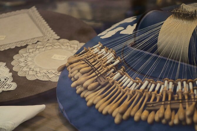 Across Bruges History Equals Fun with chocolate and waffle sample - Flemish painting at Groeningemuseum