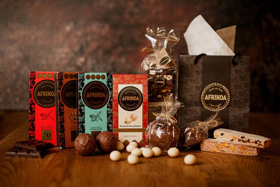 AFRIKOA Bean-to-Bar Chocolate Experience - Tempering gives chocolate its finish