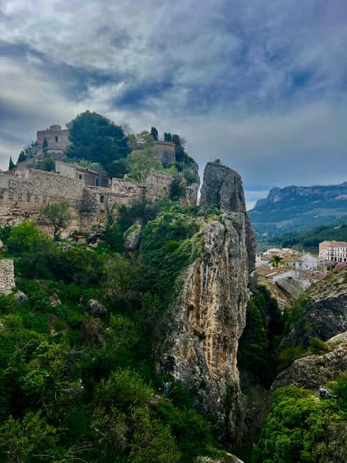 Alicante: Guadalest Castle and Chocolate Factory - Guadalest village: stone streets and small discoveries