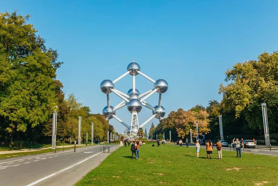 Amsterdam: Brussels & Bruges w/ Optional Chocolate Tasting - Bruges begins at the Lake of Love