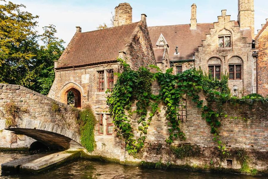 Amsterdam: Brussels & Bruges w/ Optional Chocolate Tasting - Guides make or break a tightly packed day