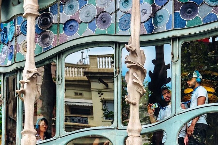 Barcelona: Casa Batlló, La Pedrera, & Chocolate Tasting Tour - Why this four-hour route works
