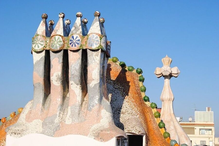 Barcelona: Casa Batlló, La Pedrera, & Chocolate Tasting Tour - Chocolate Amatller: a welcome change of pace
