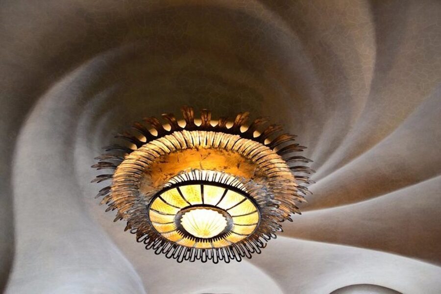 Barcelona: Casa Batlló, La Pedrera, & Chocolate Tasting Tour - Meeting at Passeig de Gracia