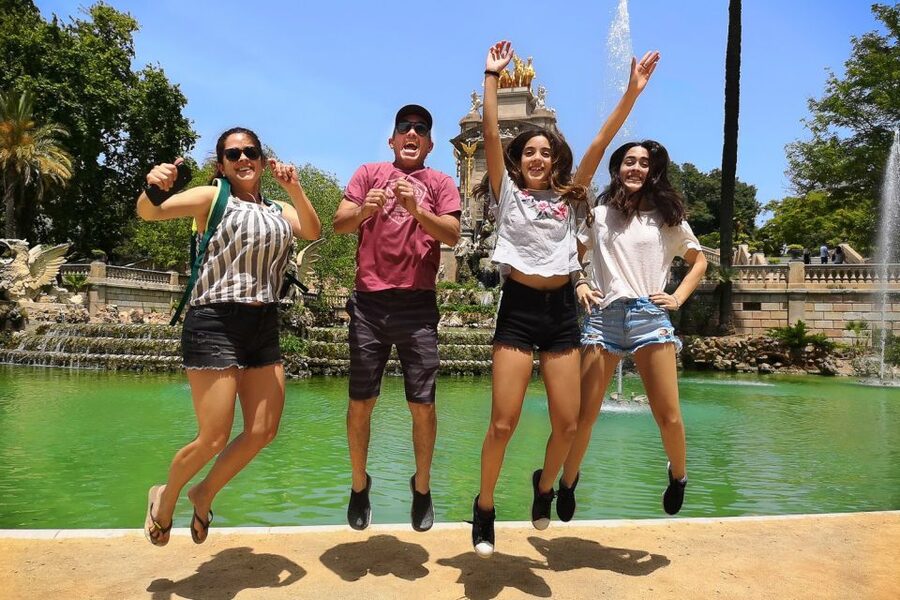 Barcelona: Churros, Hot Chocolate, and Games Family Tour - Finishing at Ciutadella Park with ducks and playgrounds