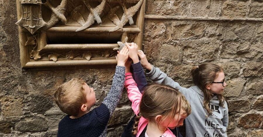 Barcelona: Churros, Hot Chocolate, and Games Family Tour - Starting on La Rambla and finding the old city