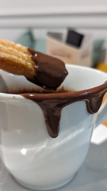 Barcelona: Experience the Best Churros with Hot Chocolate - What happens at Los churros de San Martín