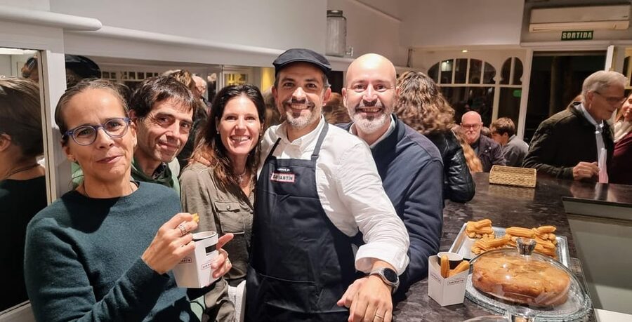 Barcelona: Experience the Best Churros with Hot Chocolate - Hospitality and the human side of the tasting