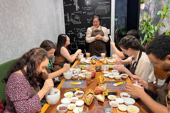 Bean to bar Chocolate Workshop in Ho Chi Minh City - A small chocolate class with a full story