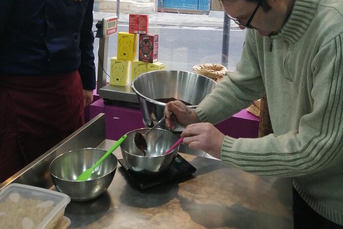 Become a Chocolate Master! Chocolate Bar Workshop in Paris - A practical two-hour Paris activity