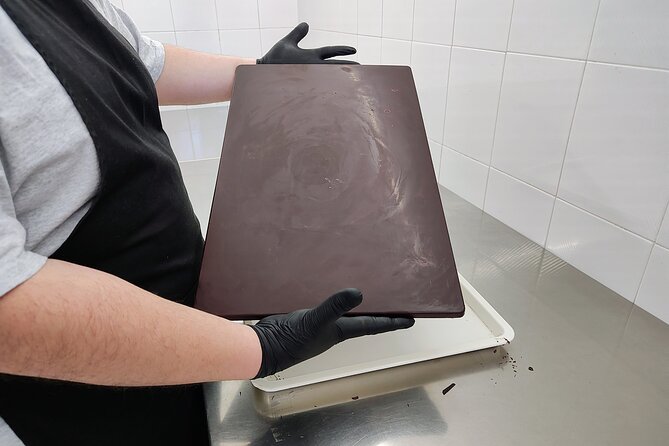 Become a chocolatier for a day, in Modica raw chocolate - Making a personalized bar to take home