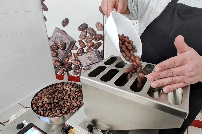Become a chocolatier for a day, in Modica raw chocolate - How the private format affects your visit