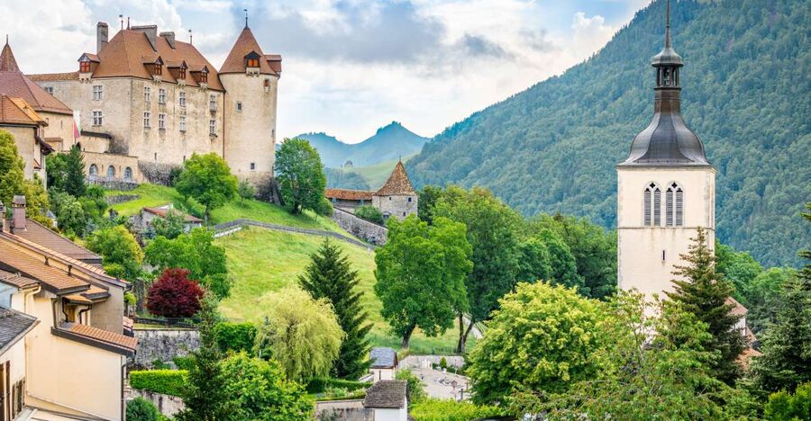 Bern: Gruyères Cheese and Cailler Chocolate Tasting Tour - Wandering the cobblestones of Gruyères Old Town