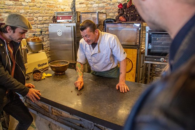Best of Bruges: History, Chocolate & Beer Tour - Depla Chocolatier: Pralines Before the History Walk