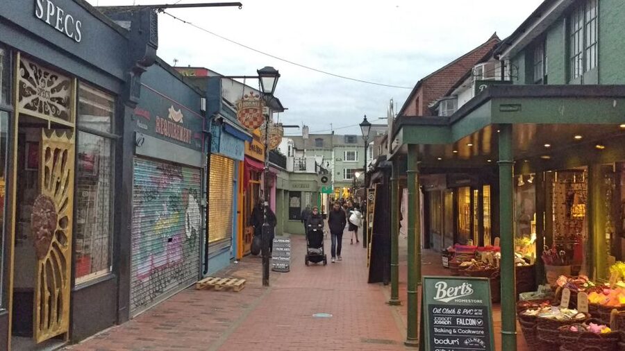 Brighton: Guided Chocolate Tour with Tastings - What the guide adds to the experience