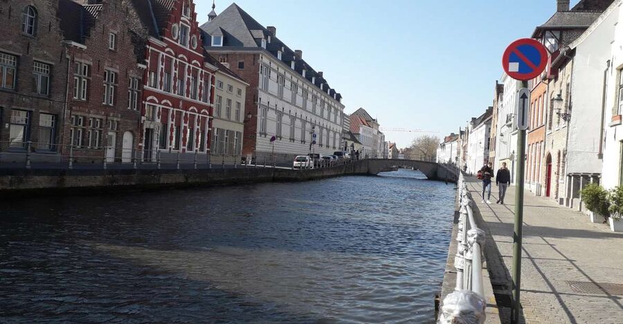 Bruges Beer and Chocolate Walking Tour - Timing, language, and practical fit