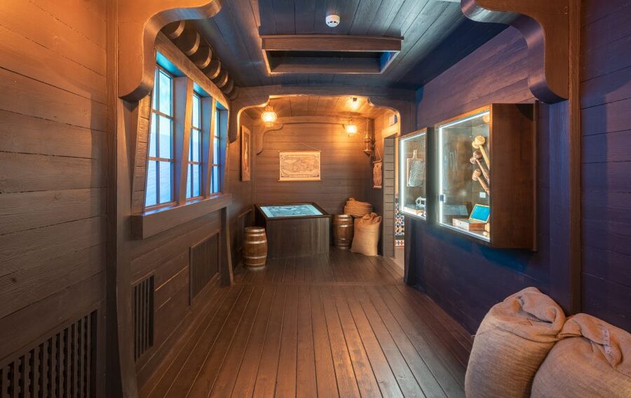 Bruges: Choco-Story Chocolate Museum Guided Tour w/Tastings - Chocolate-making from cocoa bean to praline