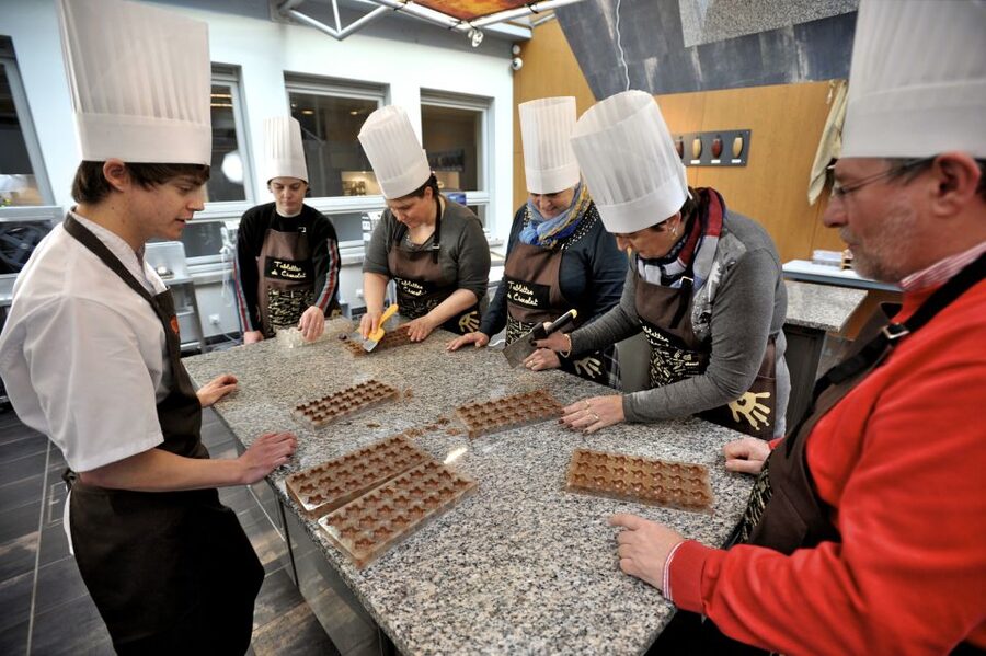 Bruges: Chocolate Making Workshop and Chocolate Museum Entry - Who will enjoy it most?