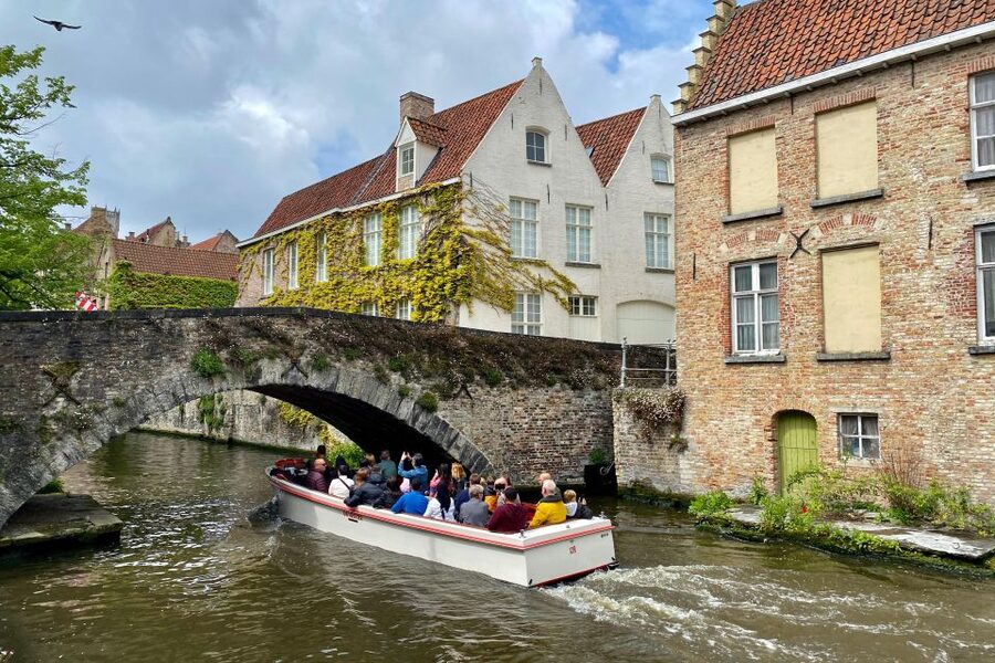 Bruges Highlights, Boat, Beer, Chocolate Day trip from Paris - Is $559 per person good value?