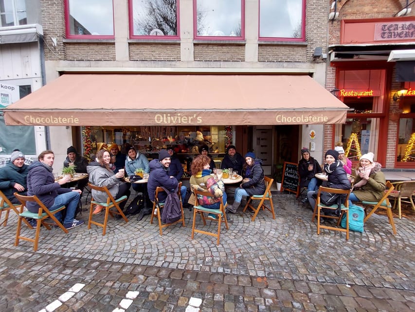 Bruges: Walking Tour with Hot Chocolate & Chocolate Tasting - Markt and Burg Square: Bruges in two quick views