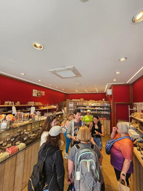 Bruges: Walking Tour with Hot Chocolate & Chocolate Tasting - The first chocolate visit and Bruges’ medieval story