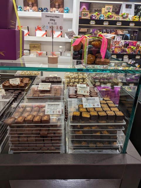 Bruges: Walking Tour with Hot Chocolate & Chocolate Tasting - Is $117 good value for two hours?