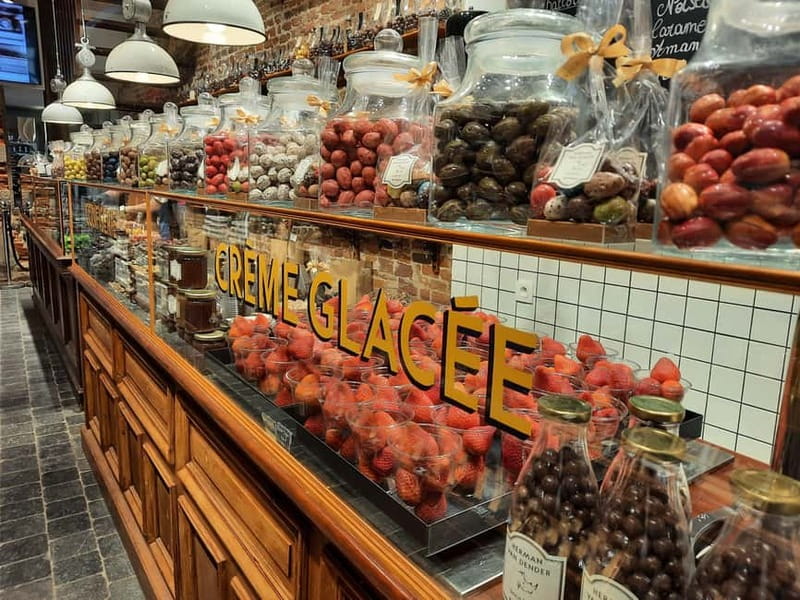 Brussels: 2.5-hour private tour to discover Belgian chocolate - The Saint-Hubert Royal Galleries and the first tastings