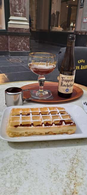 Brussels Beer, Chocolate and Waffle Tour - Passing Brussels sights between the tasting stops