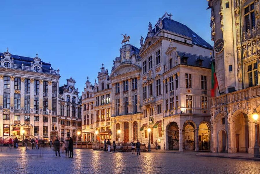 Brussels Beer, Chocolate and Waffle Tour - Finishing with a Brussels waffle at the Royal Galleries