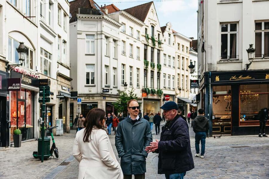 Brussels: Beer Tour with 6 Beers and 3 Chocolate Tastings - Fish Market, Saint Catherine’s, and the Old City Gates