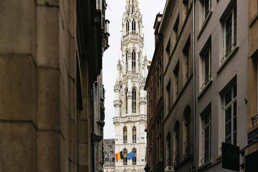Brussels: Beer Tour with 6 Beers and 3 Chocolate Tastings - The Royal Puppet Theater and Small Alley Taverns