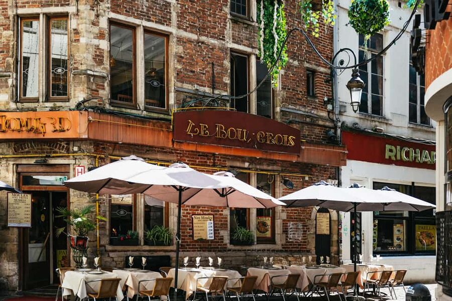 Brussels: Beer Tour with 6 Beers and 3 Chocolate Tastings - What the Guides Add