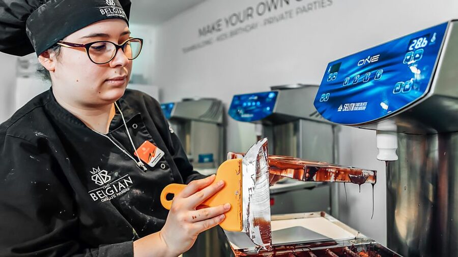 Brussels: Belgian Chocolate Making Workshop with Tastings - Timing, clothing, and small practical details