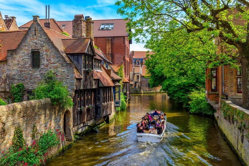 Brussels: Bruges & Ghent Tour w/ Cruise & Chocolate Tasting - Bruges: cobblestones, canals, and a sweet stop