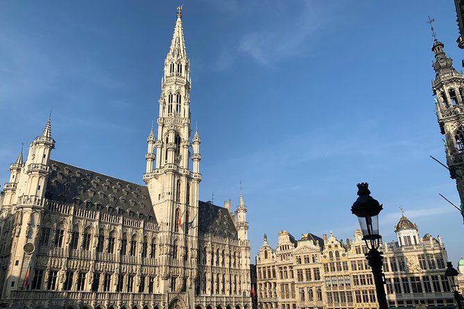 Brussels Chocolate Beer Waffle and Belgian Whiskey All-in-One (Small Group) Tour - Manneken Pis, Jeanneke Pis, and the city’s playful side
