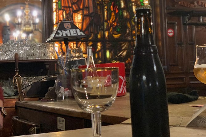 Brussels Chocolate Beer Waffle and Belgian Whiskey All-in-One (Small Group) Tour - Belgian fries and a loaded waffle in the Royal Galleries