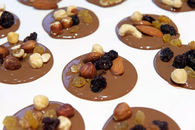Brussels Chocolate Walking Tour and Workshop - From Jeanneke Pis to Saint Catherine’s