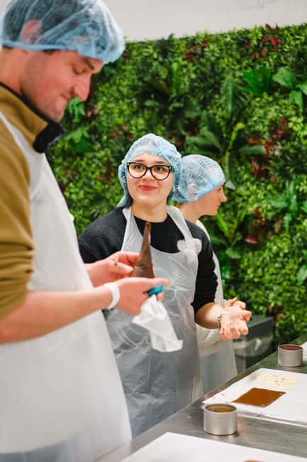 Brussels Chocolate Workshop - Making mendiants and your own chocolate bar