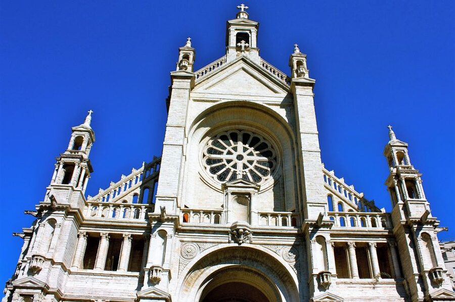 Brussels: Chocolate Workshop and Guided Walking Tour - Grand Place, Manneken Pis, and the old center