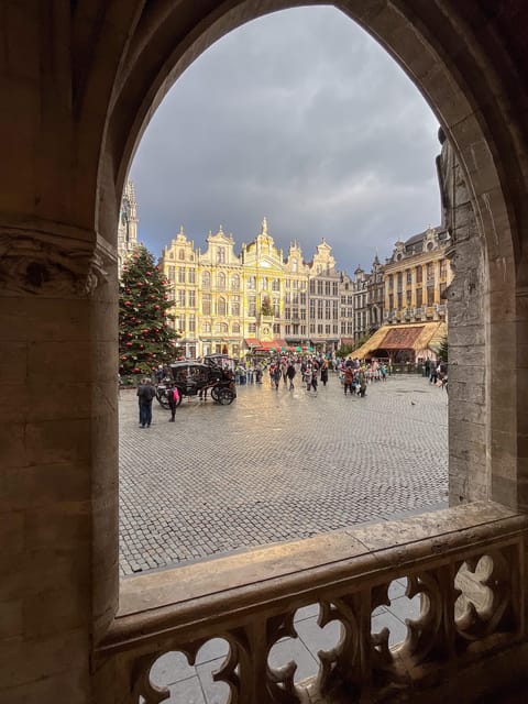 Brussels Food Tour: Main Dish, Beer, Waffle & Chocolate - Rue de lEtuve, waffles, and the sweet side of Brussels