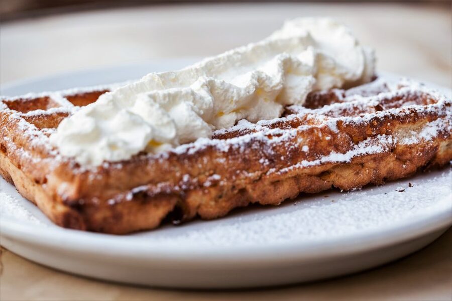 Brussels: Walking Food Tour with Chocolate, Beer, & Waffles - Four chocolates from two Brussels chocolatiers