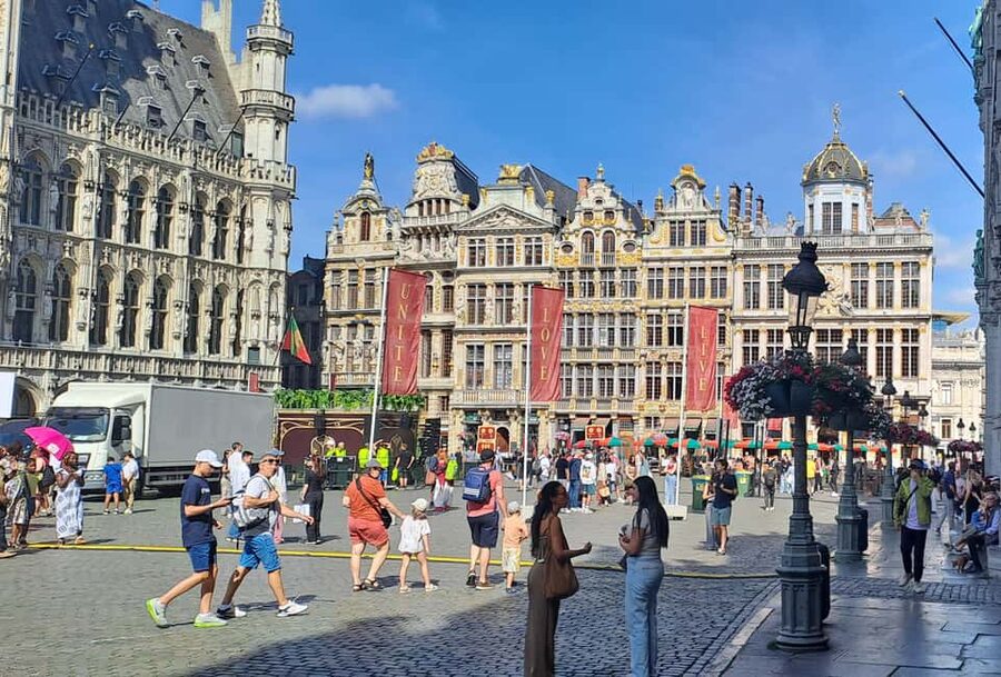 Brussels: Walking Food Tour with Chocolate, Beer, & Waffles - Saint Catherine, the old port, and a city view