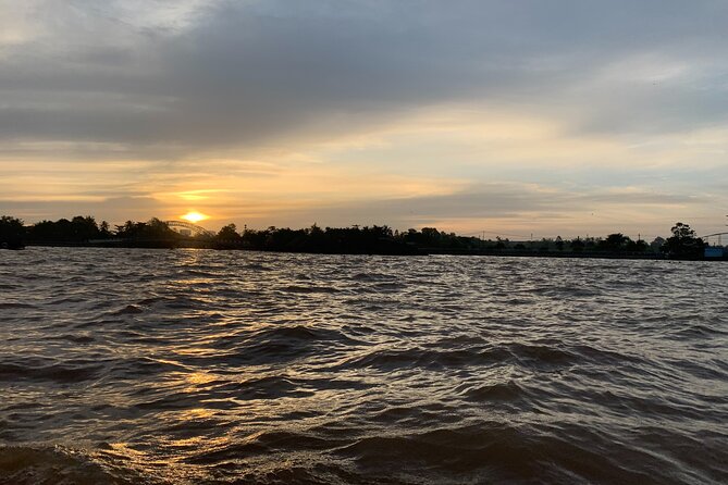 Cai Rang floating market, see sunrise, CaCao orchard, small canal - Why the early start is worth it on the Mekong