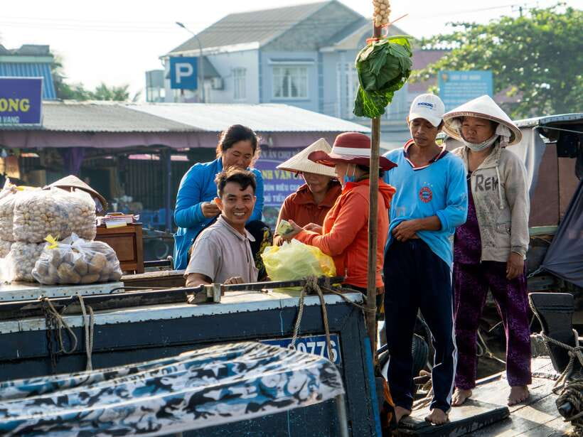 Can Tho: Explore Mekong, Floating Market, Cacao & Local Life - Fresh pineapple and the working river