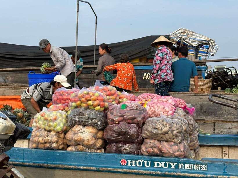 Can Tho: Floating Market, Canal, Cacao Farm & Mekong' Life - Walking through villages near Can Tho